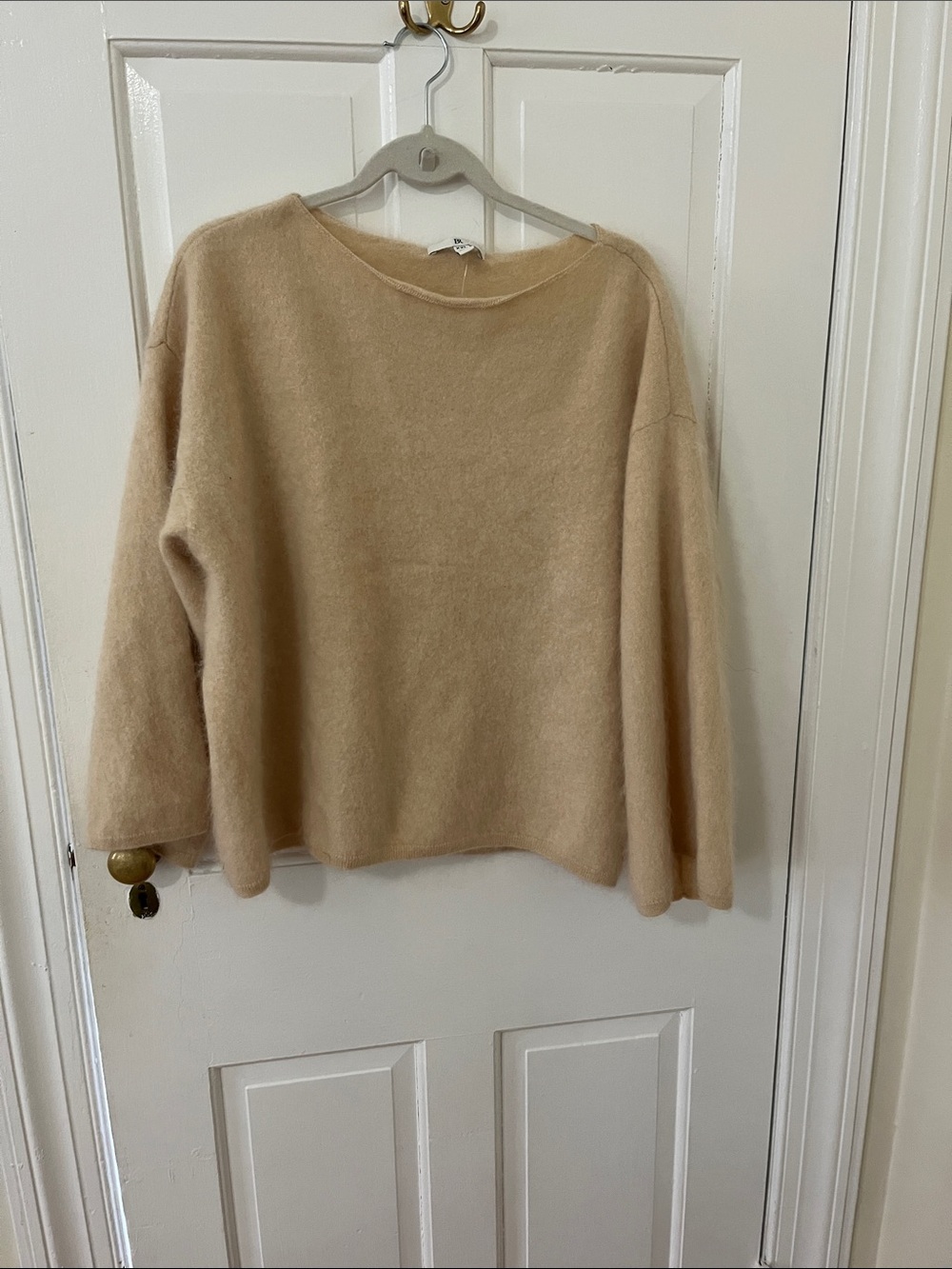 Banana Republic Soft Beige Boatneck Cashmere Sweater